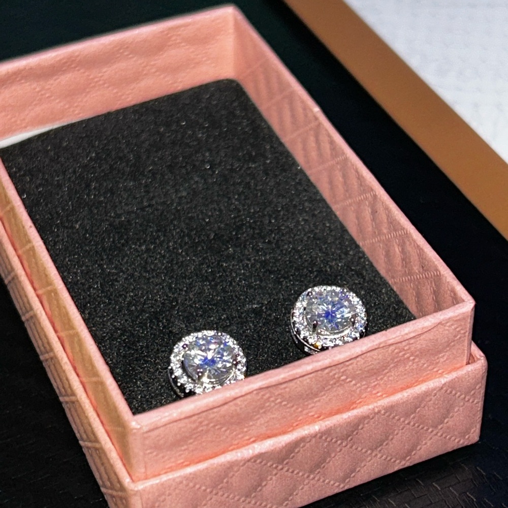 Gra Certified Diamond Passing Moissanite
Earrings - Picture 3 of 6